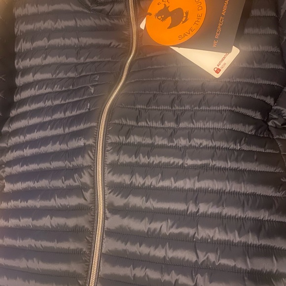 Women’s Size 4 or XL, Has a snag in front that’s fixable, Missing Bag - Picture 2 of 4